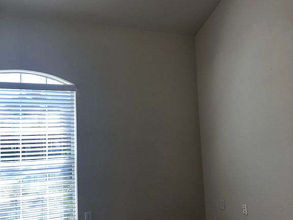 4th image of 3841 Rolling Hills Dr