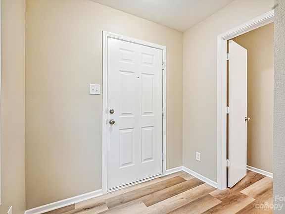 5th image of 4004 Chandler Haven Dr