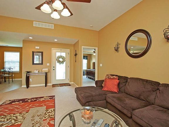 2nd image of 119 Willow Creek Dr