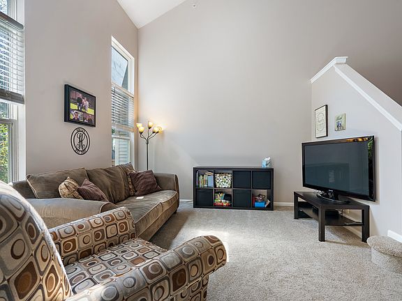 5th image of 154 Aspen Ct Unit 154