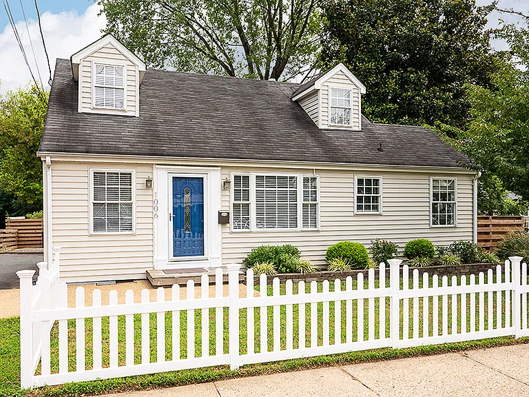1006 Avon St — Photo 2