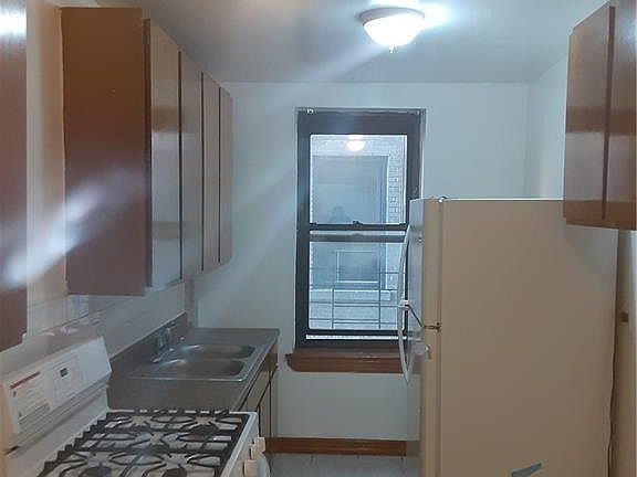 5th image of 1670 NE Longfellow Ave #4A