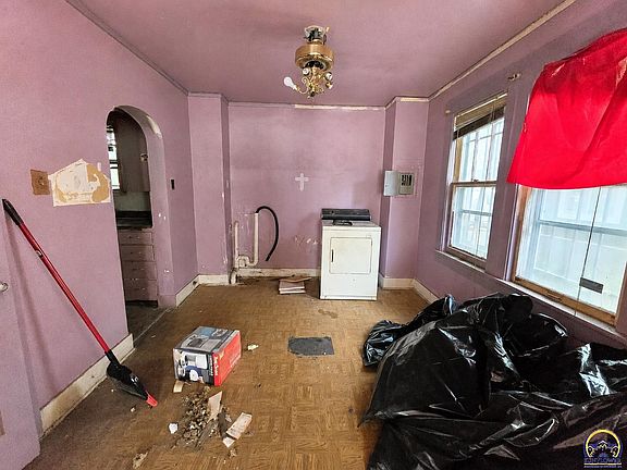 4th image of 711 SE Lawrence St