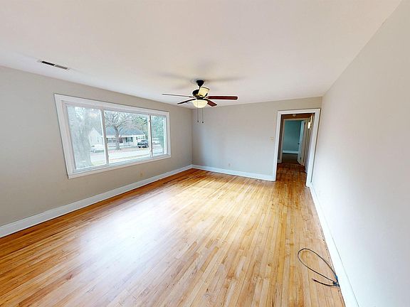 3rd image of 473 Longview Dr