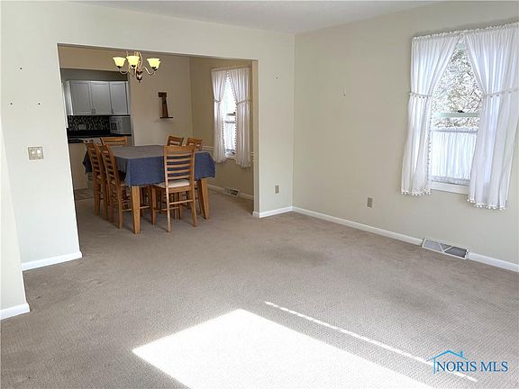 4th image of 824 Wallace Ave