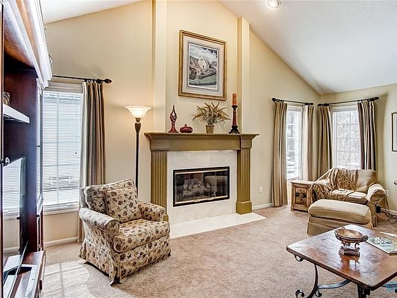 5th image of 536 Jacqueline Ct