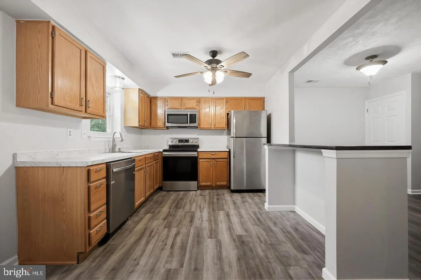 3 bed, 2.0 bath, 1300 sqft, $2,500 — Photo 4