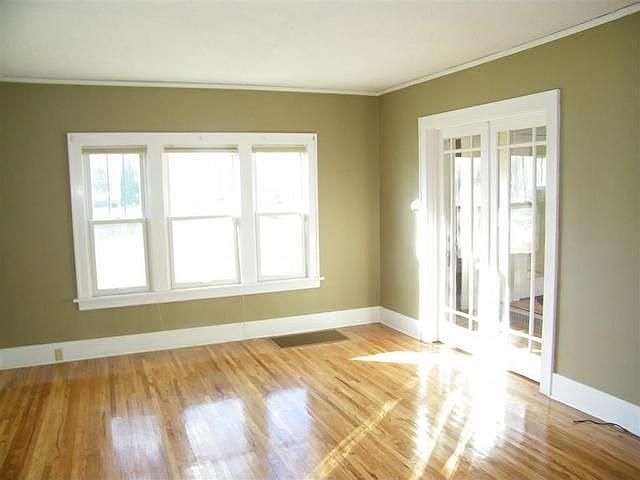 2nd image of 319 S Park St