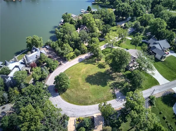 10006 NW 75th St, Kansas City, MO 64152