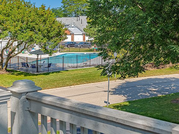 3rd image of 1829 Quaker Hollow Ln #1829