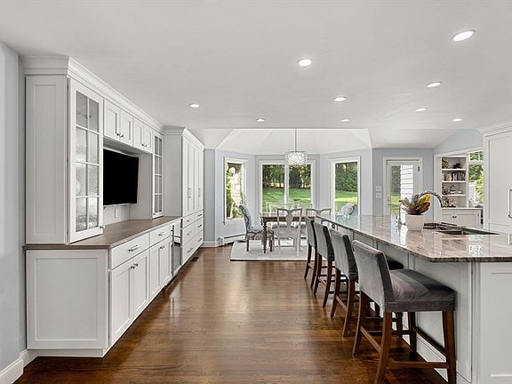 3rd image of 23 Pleasant Valley Rd
