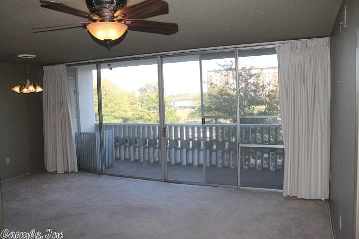 1st image of 900 E 9th St #3E