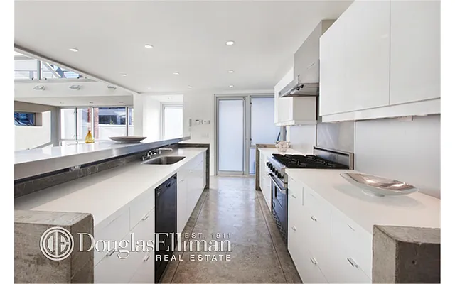 Rented by Douglas Elliman | media 25