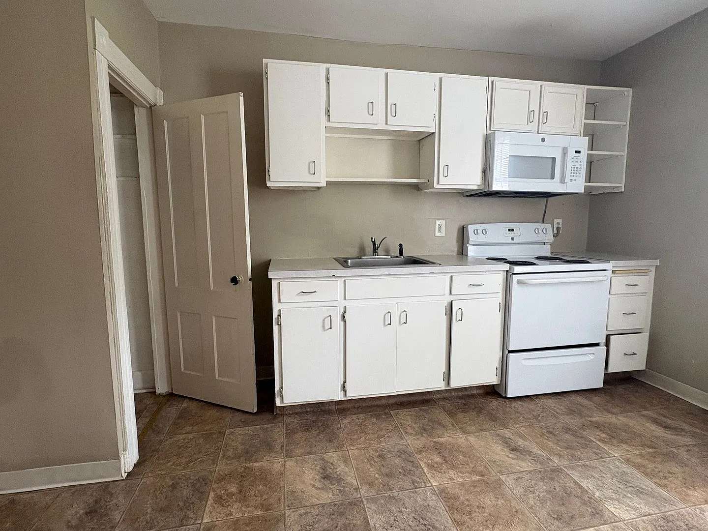 28 Durant Terrace - Red Pod — Photo 3