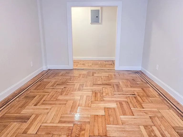 1404 Noble Ave #1G — Photo 4