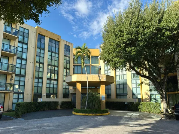 11800 SW 18th St APT 210, Miami, FL 33175