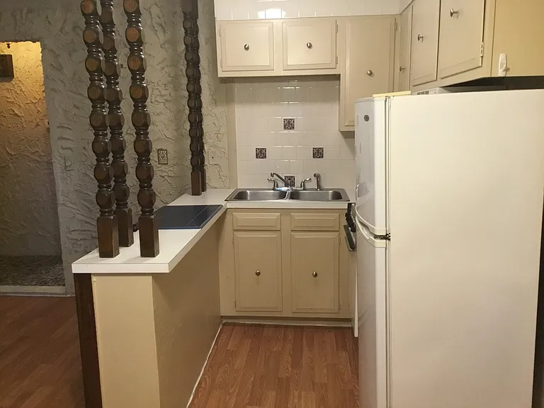 144 Hillcrest Ave #2R — Photo 9
