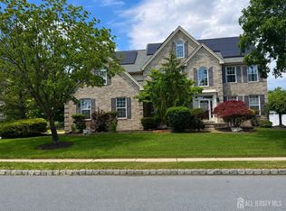 5 Rue Cezanne, Somerset, NJ 08873