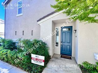 366 N Greco Ln, Clovis, CA 93611