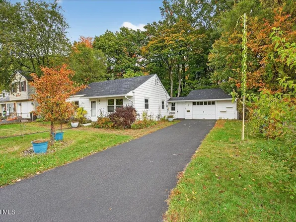 9 Vics Court, Albany, NY 12205