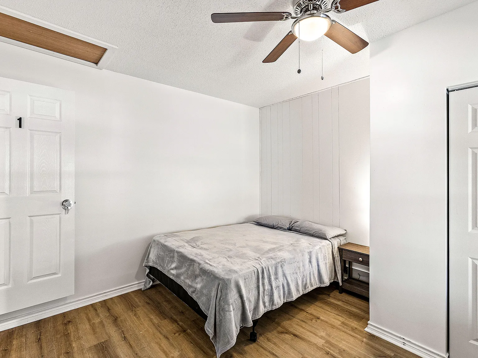 4 bed, 2.0 bath, 2282 sqft, $845 — Photo 2