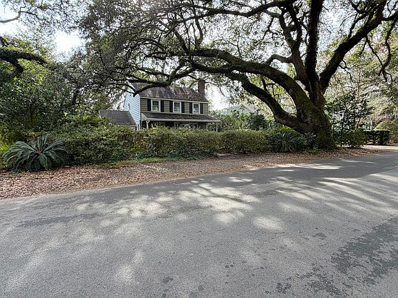 2nd image of 2121 Wappoo Dr