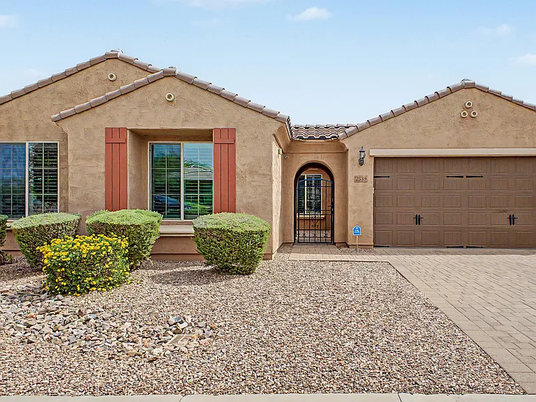 2539 W Rabjohn Rd — Photo 2