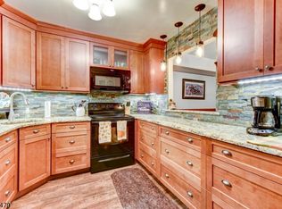 5 Cindy Ct, Lebanon, NJ 08833