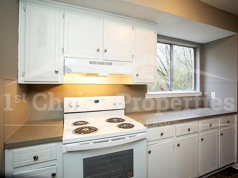 1110 Croyden Cir — Photo 2