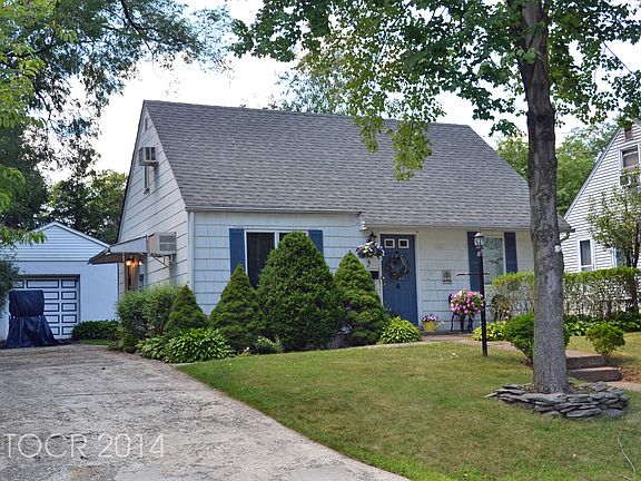3rd image of 4 Emmett Pl