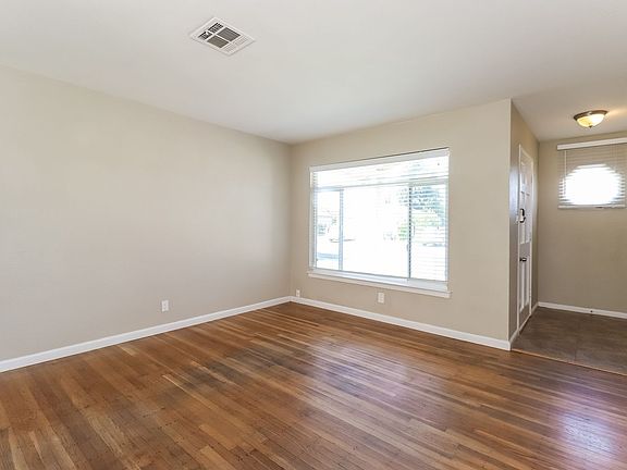 3rd image of 2728 Norcross Dr