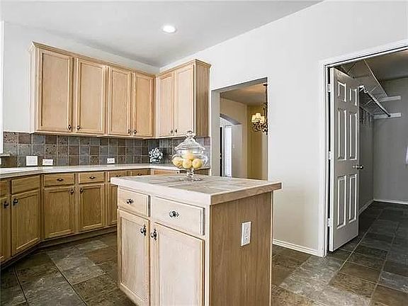 5th image of 8420 Whippoorwill Dr