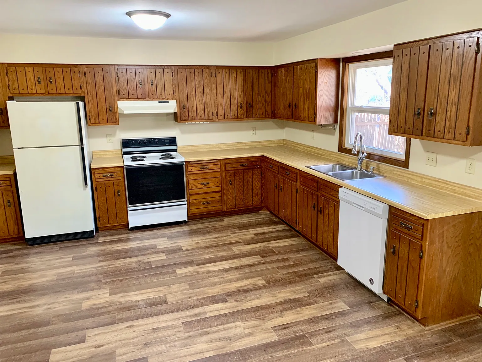 2 bed, 965 sqft, $1,095 — Photo 2