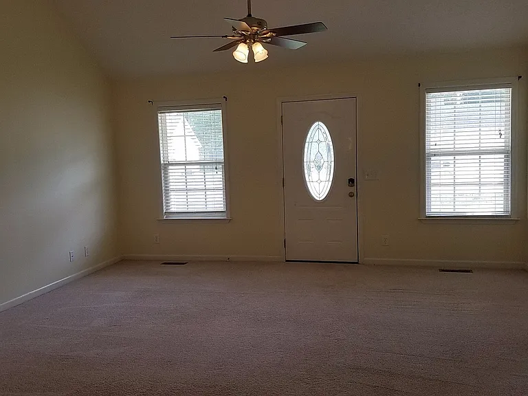 479 Indian Springs Cir — Photo 2