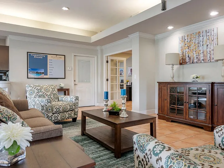 Madelyn Oaks Apartments — Photo 9