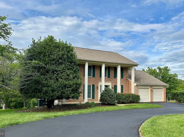 9844 Faust Dr, Vienna, VA 22182