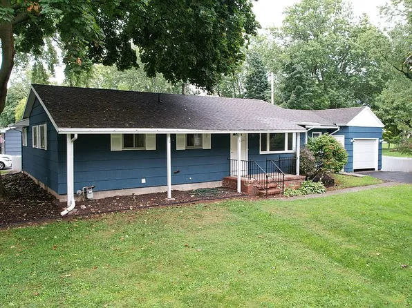 21 Glendale Rd, Brockport, NY 14420