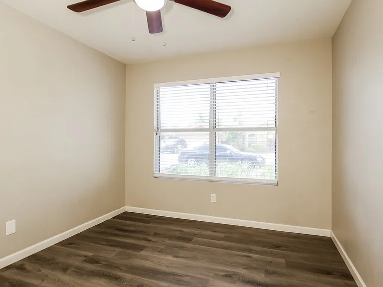 7522 W Kerry Ln — Photo 11