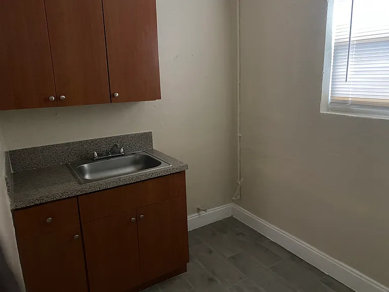 1718 NW 2nd Ct #7 — Photo 3