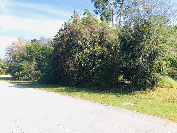 3rd image of 474 SE Steamlet Avenue