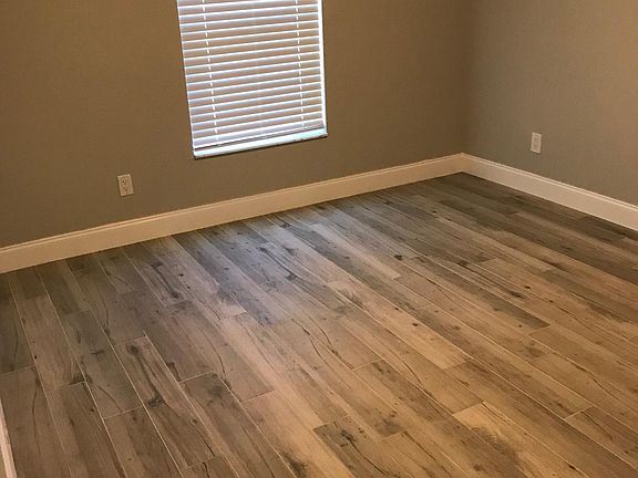 5th image of 5017 Oak Hill Dr