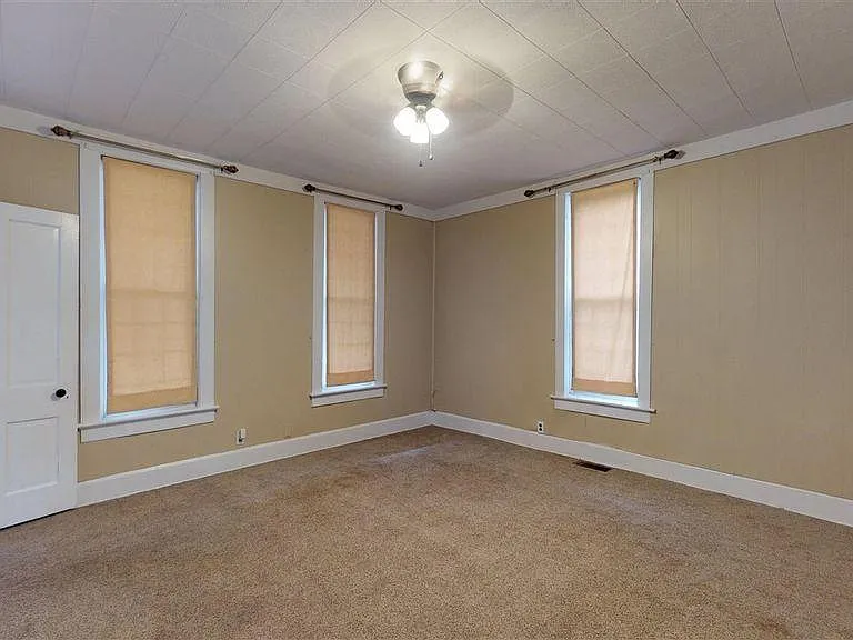 3213 Broadway Ave — Photo 17