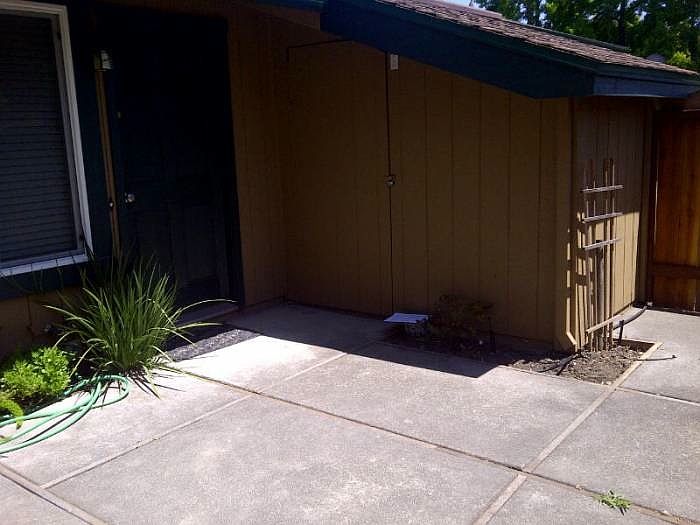 1st image of 225 Lincoln Ave