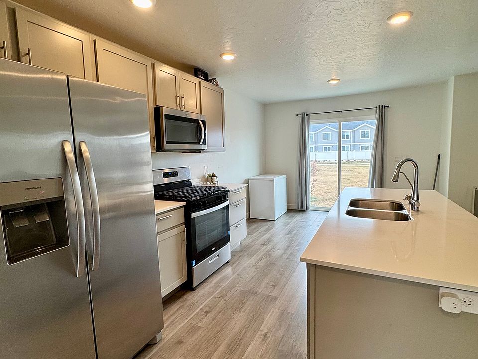 1st image of 1051 E Merchant Rd