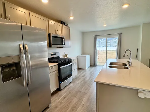 1051 E Merchant Rd, Saratoga Springs, UT 84045