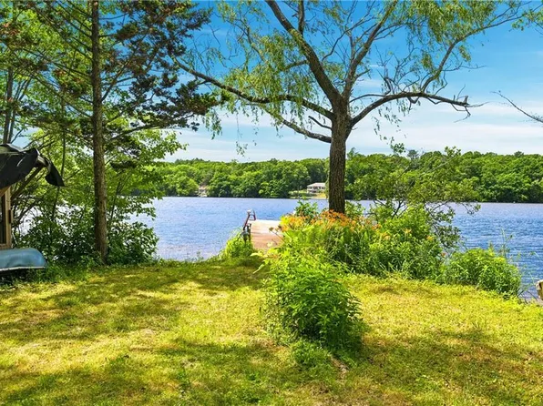 29 Yeles Ln, Hope Valley, RI 02832