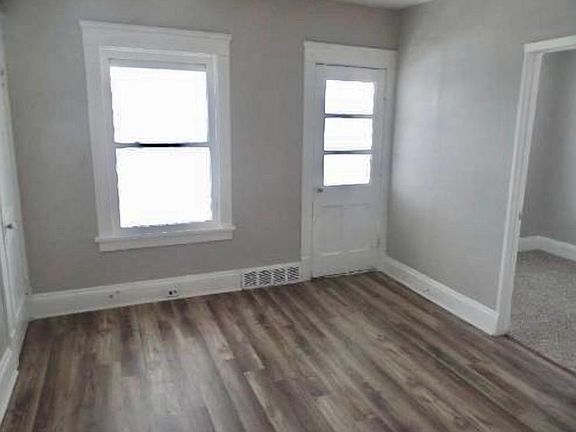 3rd image of 2055 W 105th St APT 2