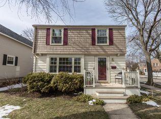 100 W Henry Clay St, Whitefish Bay, WI 53217