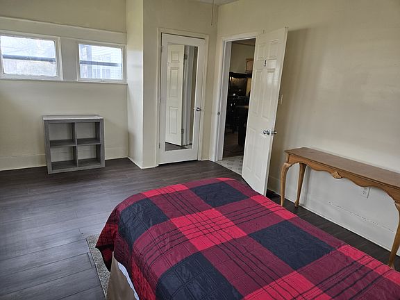 4th image of 4229 River Park Dr