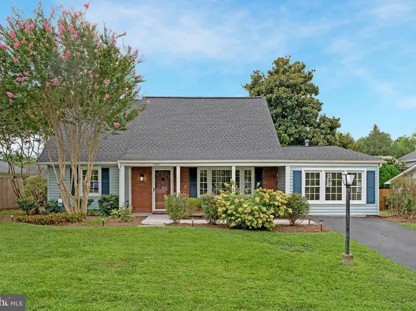 13301 Point Pleasant Dr, Fairfax, VA 22033